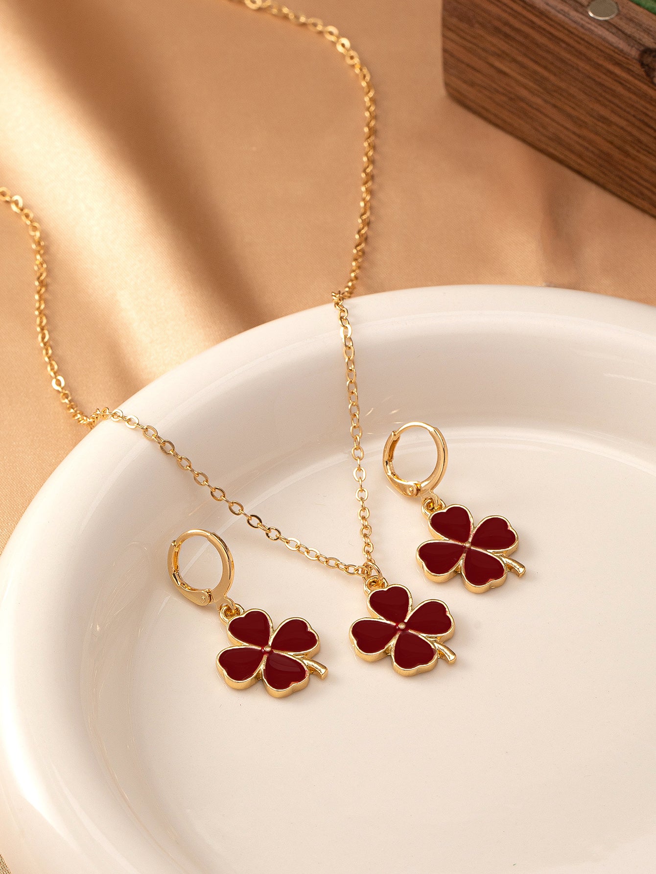 Elegant Style 2 Piece Set Aluminum Alloy Four Leaf Clover Earrings & Necklace Jewelry Set