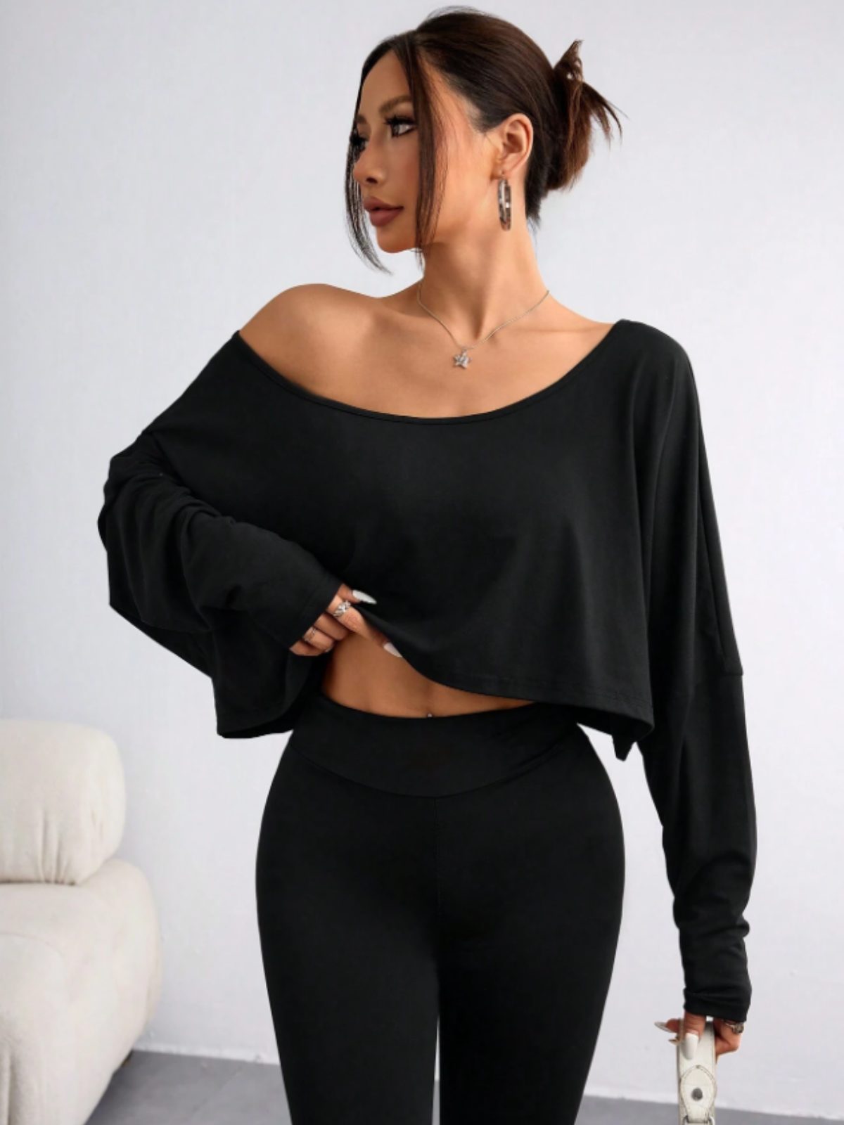Solid Slashed Batwing Oblique Shoulder Long Sleeve Cropped T-Shirt