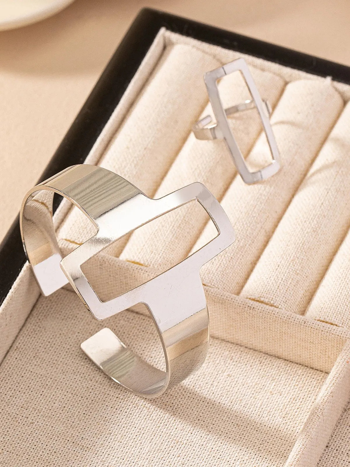 Casual Style 2pcs Solid Geometry Alloy Bracelet & Ring Accessories Set