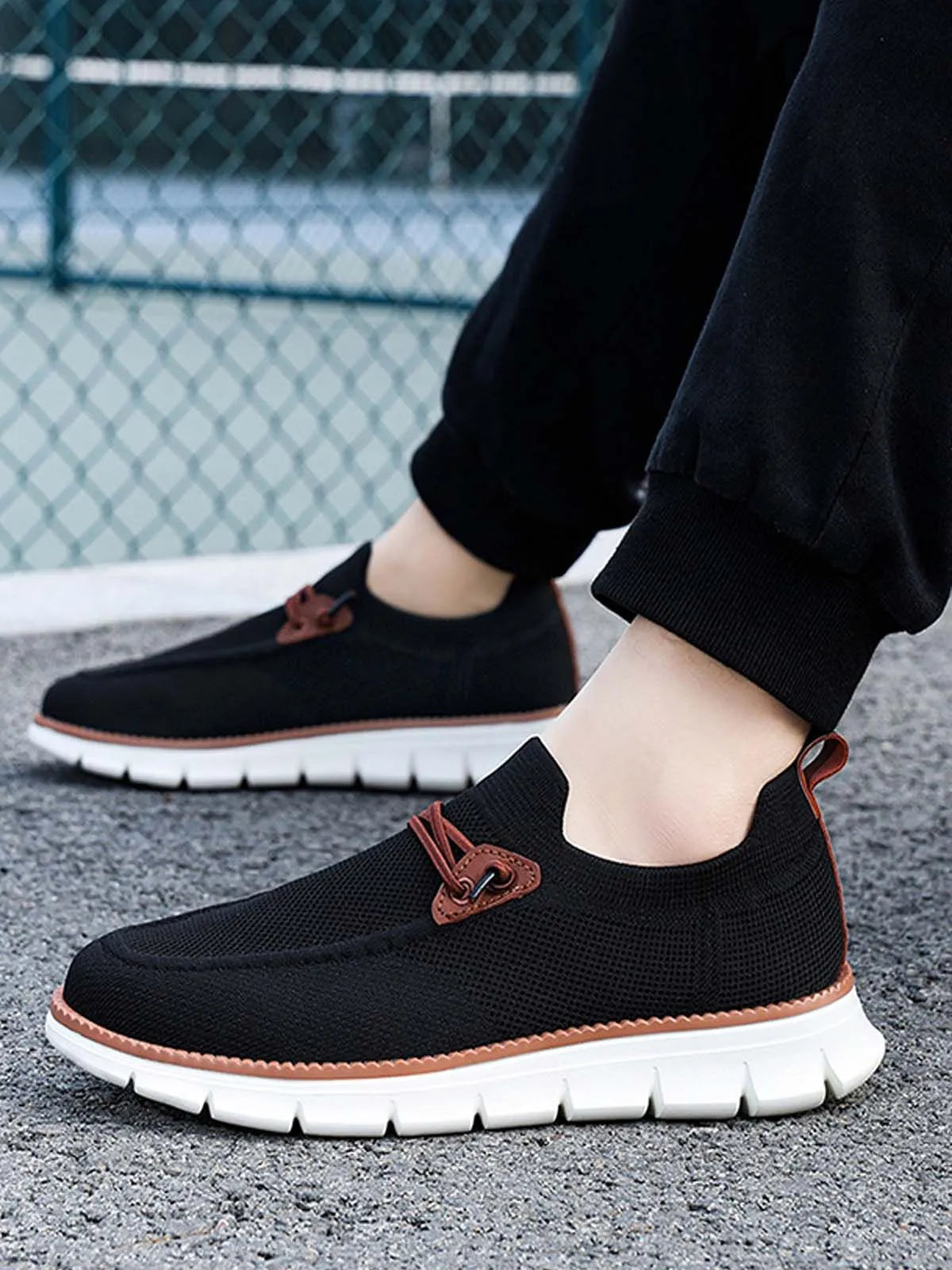 Solid Mid-cup Round Toe Knit Sneakers