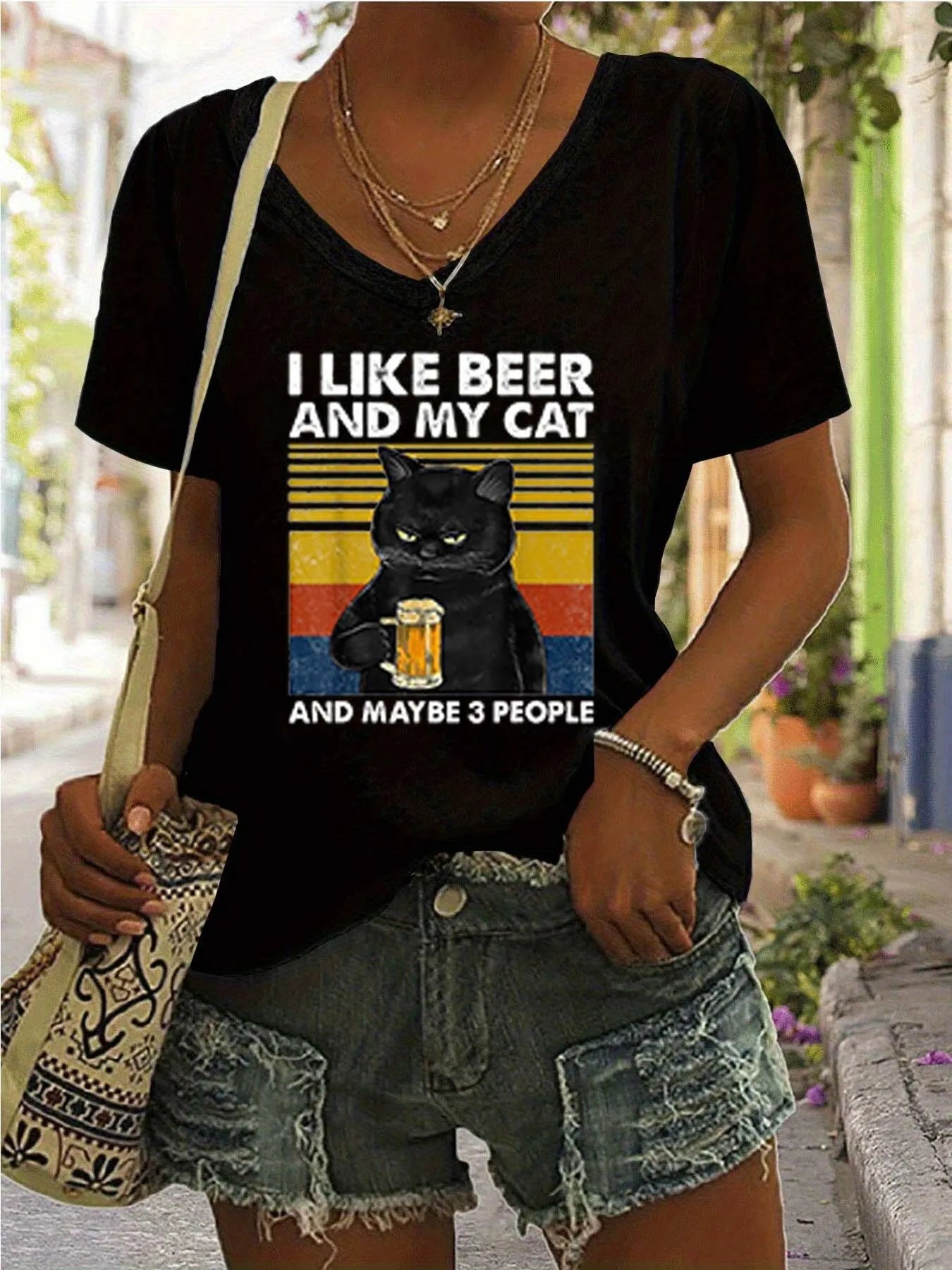Cat V-neck Regular T-shirt