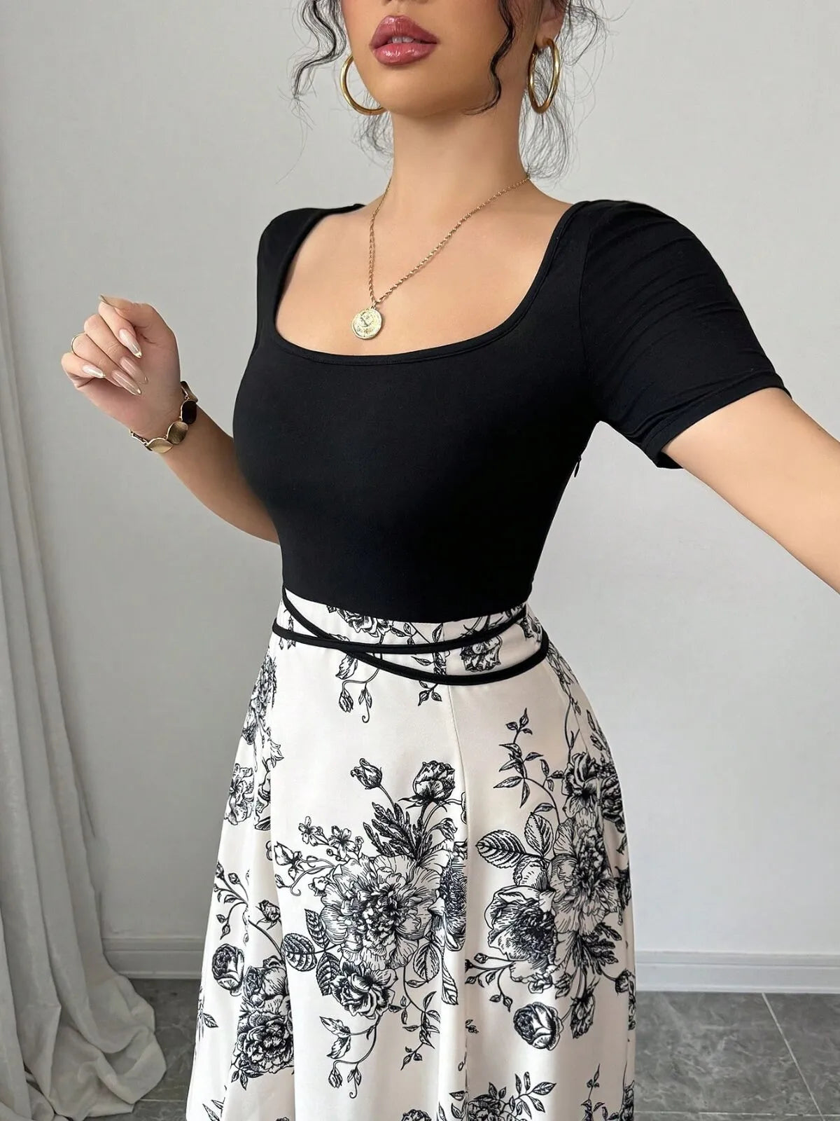 Ditsy Floral Elegant Tie Back Square Neck A-line Dress
