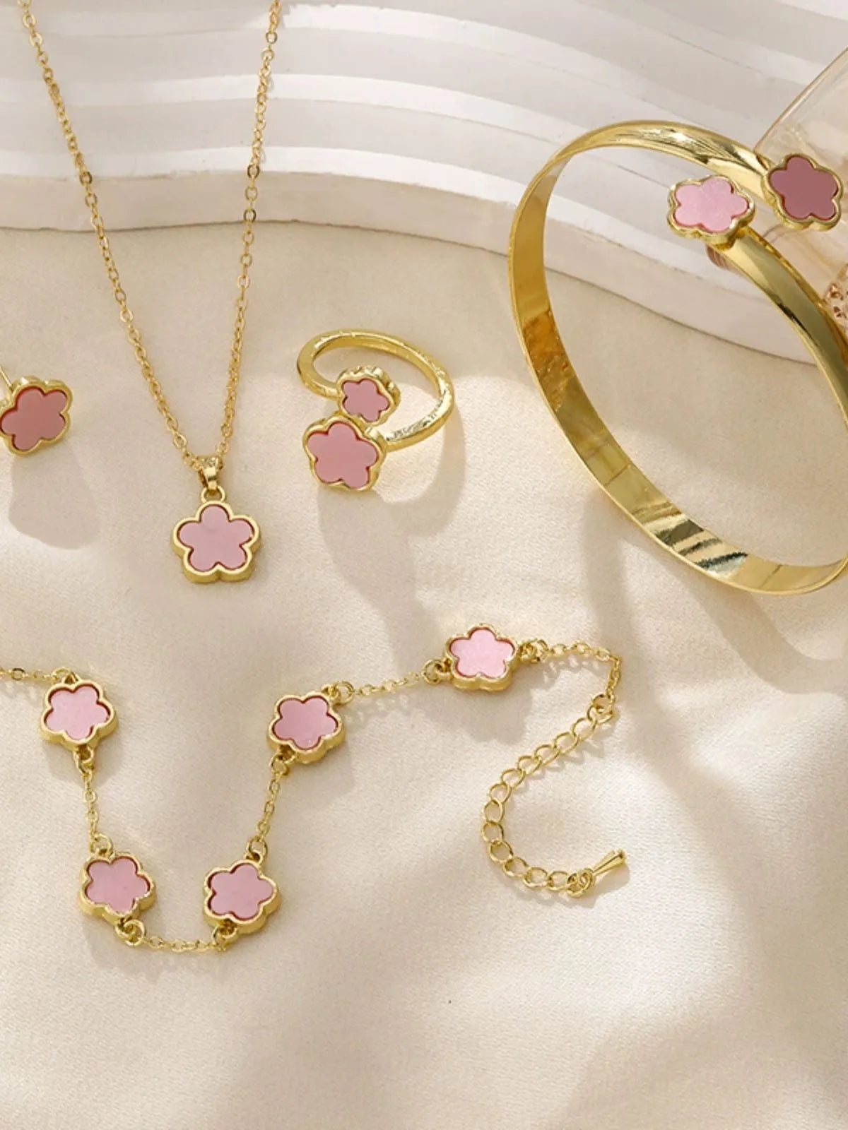 Elegant Style 5pcs Flowers Alloy Earrings & Necklace & Bracelets & Ring Accessories Set
