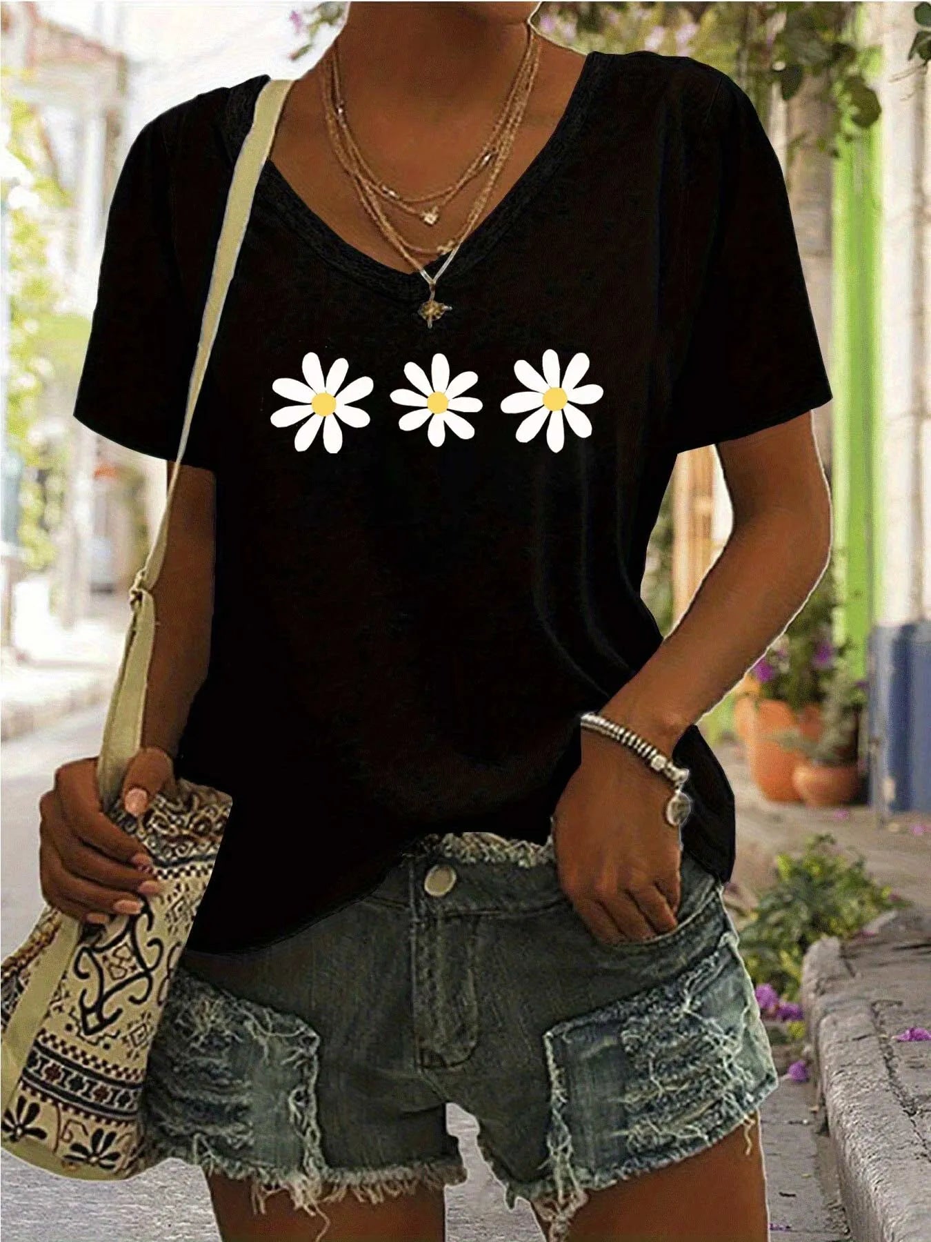 Floral V-neck Regular T-shirt