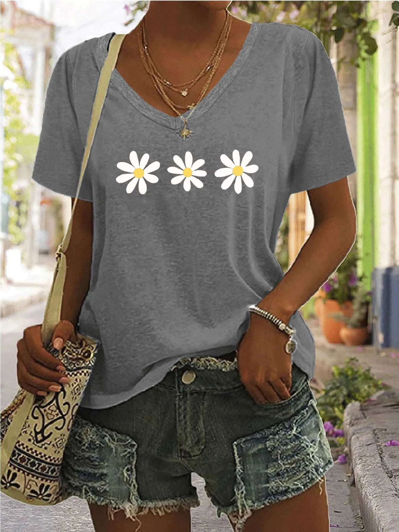 Floral V-neck Regular T-shirt