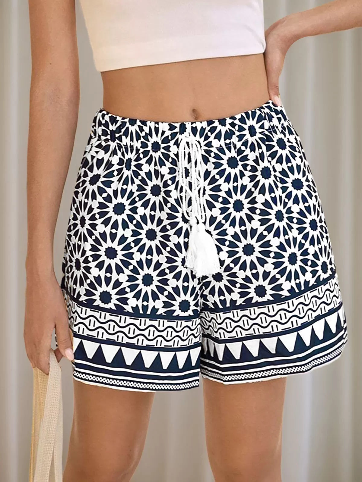 Graphic Knot Medium Rise Shorts