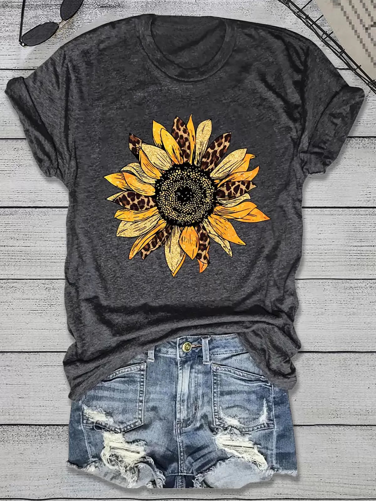 Graphic Round Neck Short Sleeve T-shirt