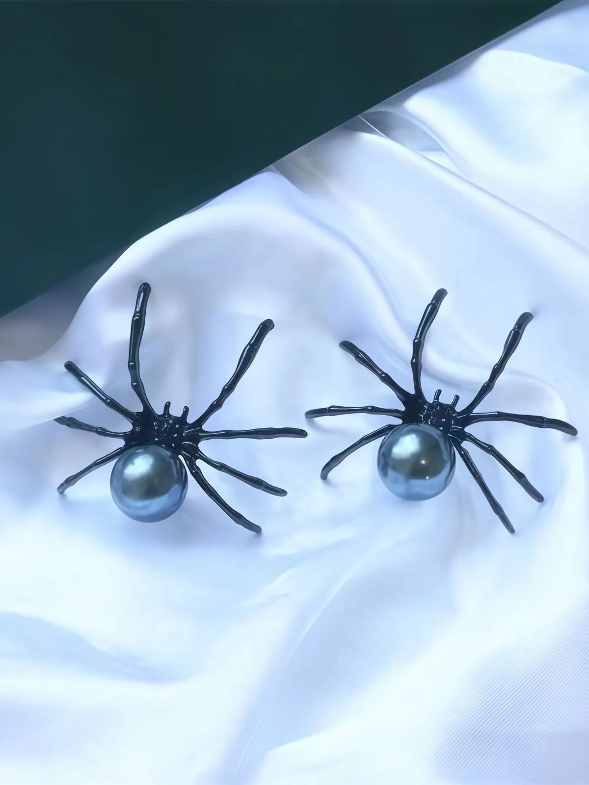 Halloween 1 Pair Gothic Punk Spider Faux Pearl Stud Earrings