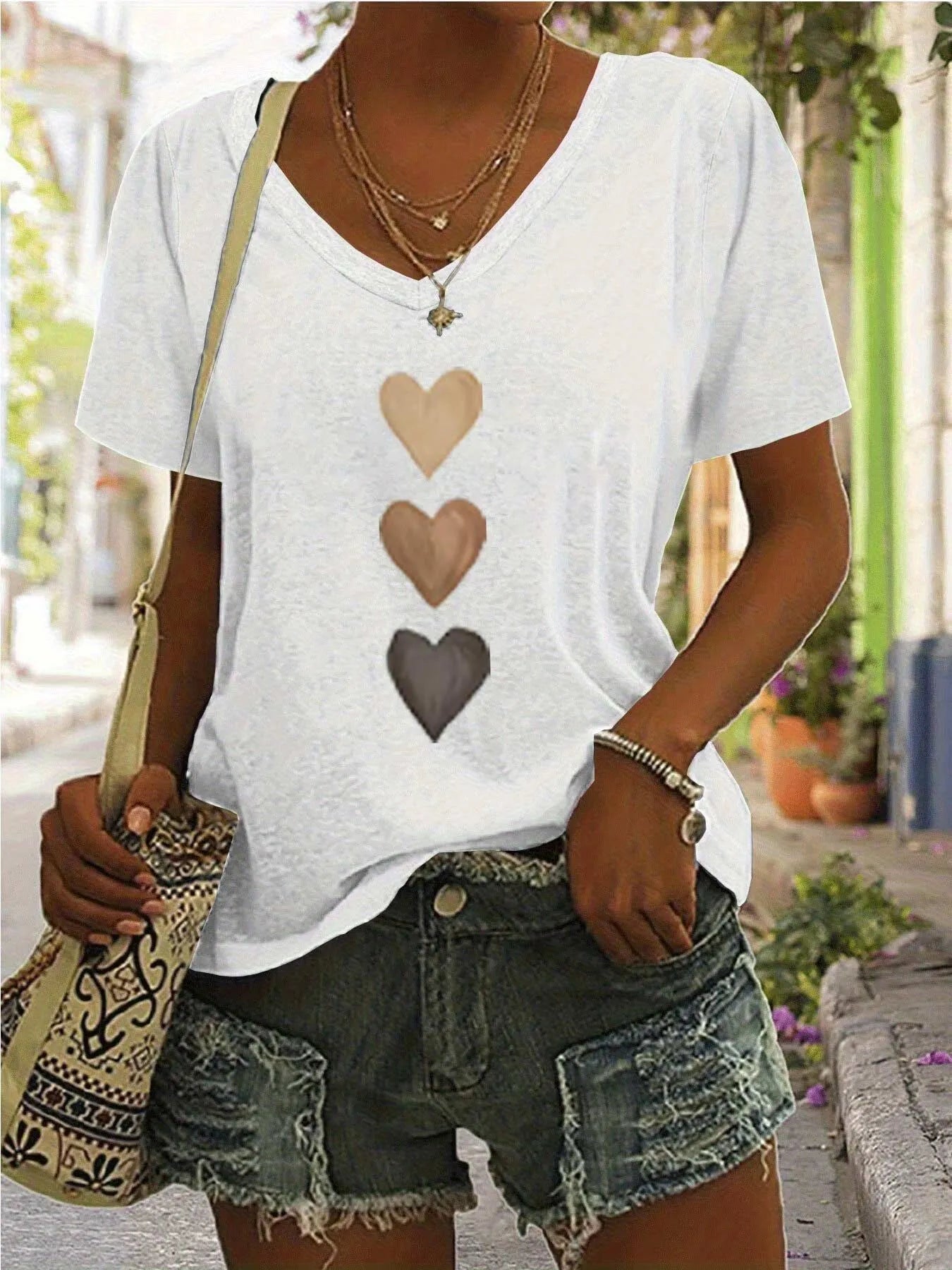Heart V-neck Regular T-shirt
