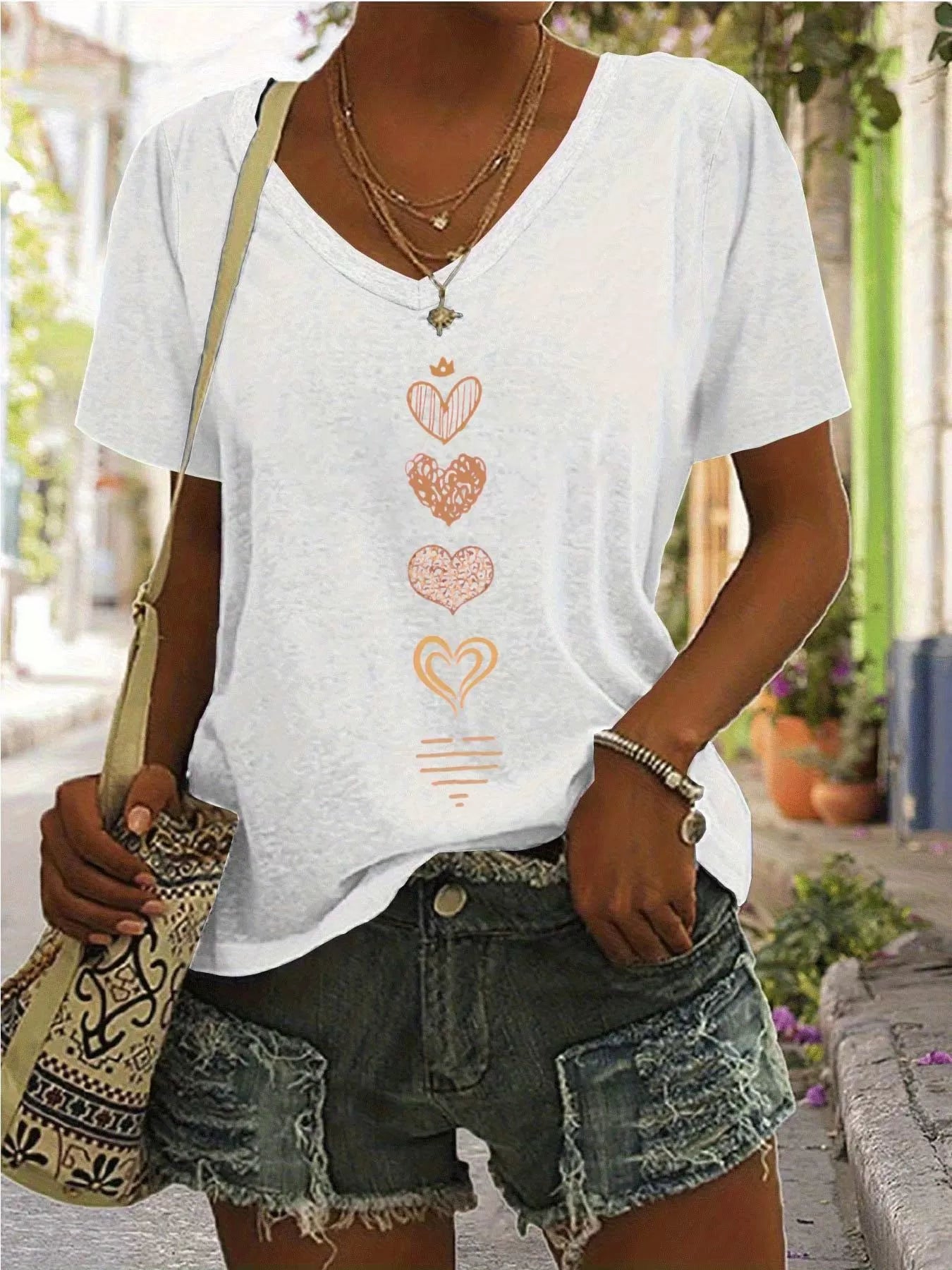 Heart Print V-neck T-shirt