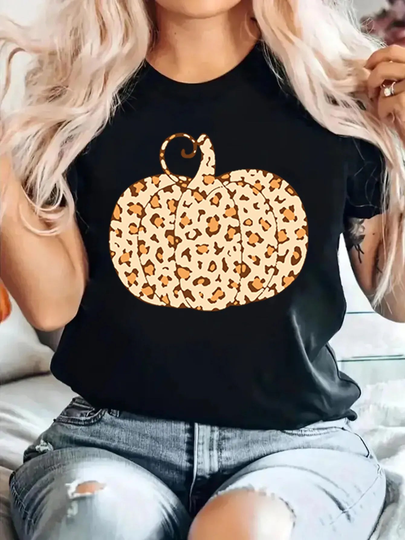 Leopard Pumpkin Print Round Neck T-shirt