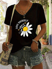 Letter V-neck Regular T-shirt