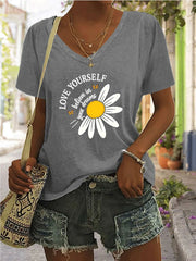 Letter V-neck Regular T-shirt