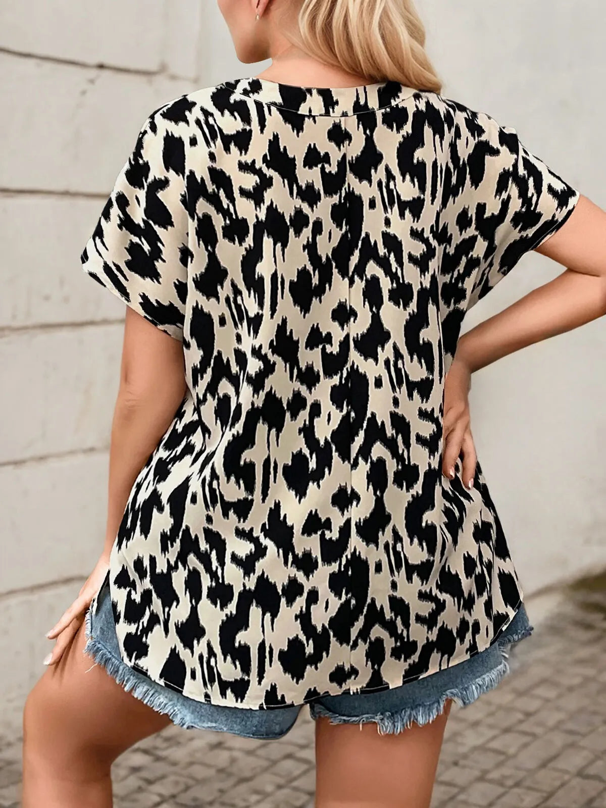 Plus Size Graphic V-neck Batwing Regular Top