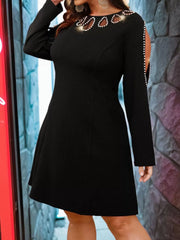 Plus Size Solid Pearl Round Neck Shift Dress