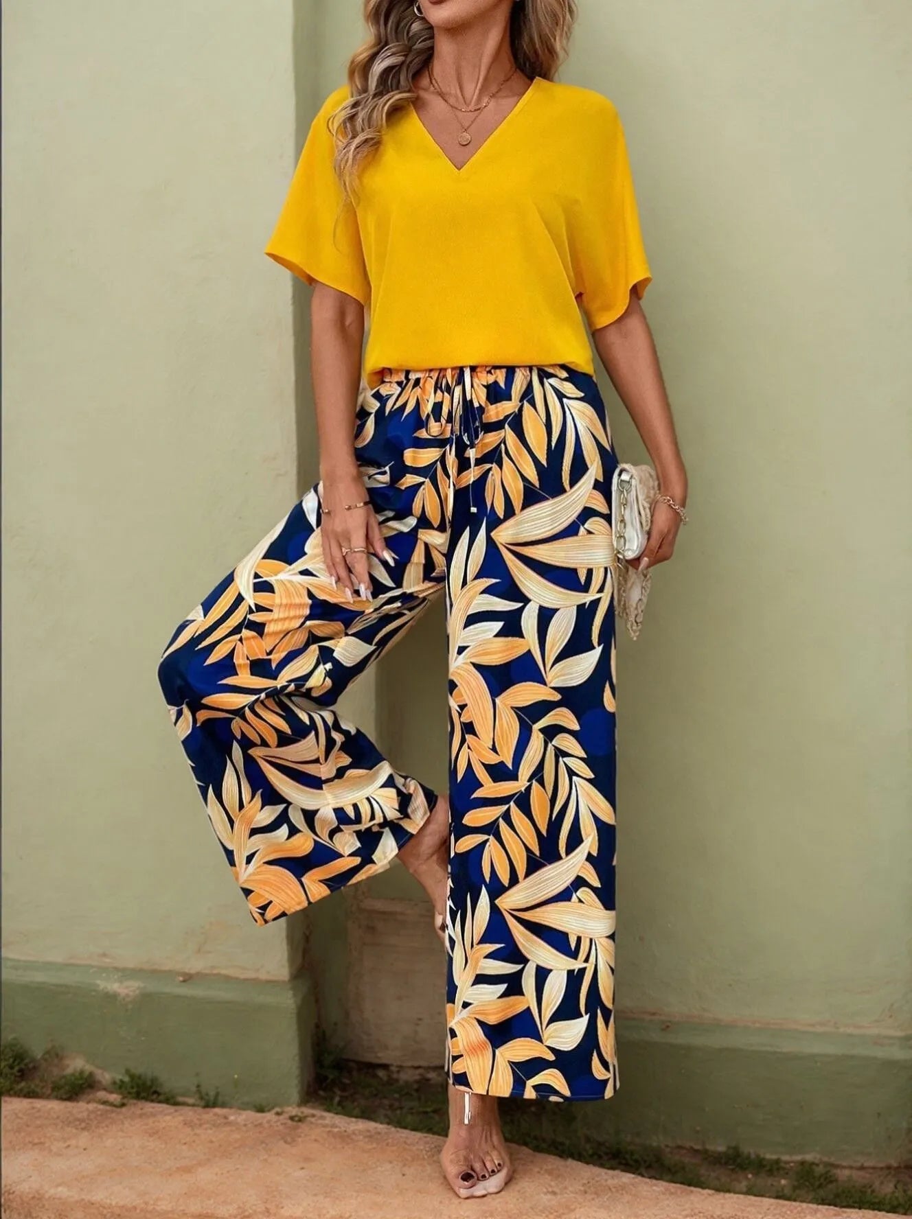 Plus Size Solid V-neck Top & Plants Pants