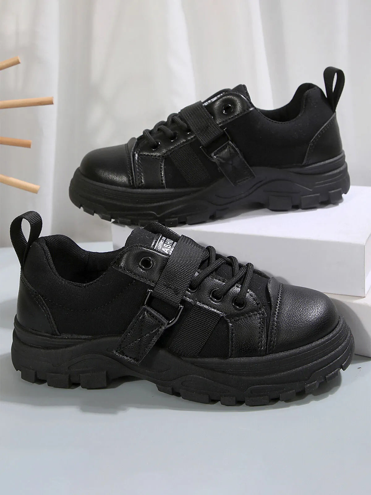 Pull On Low-cup Hiking Non Slip Sneakers