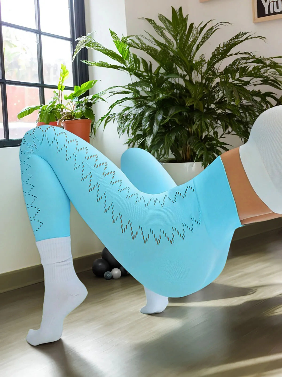 Solid Hollow Out High Rise Pull On Leggings