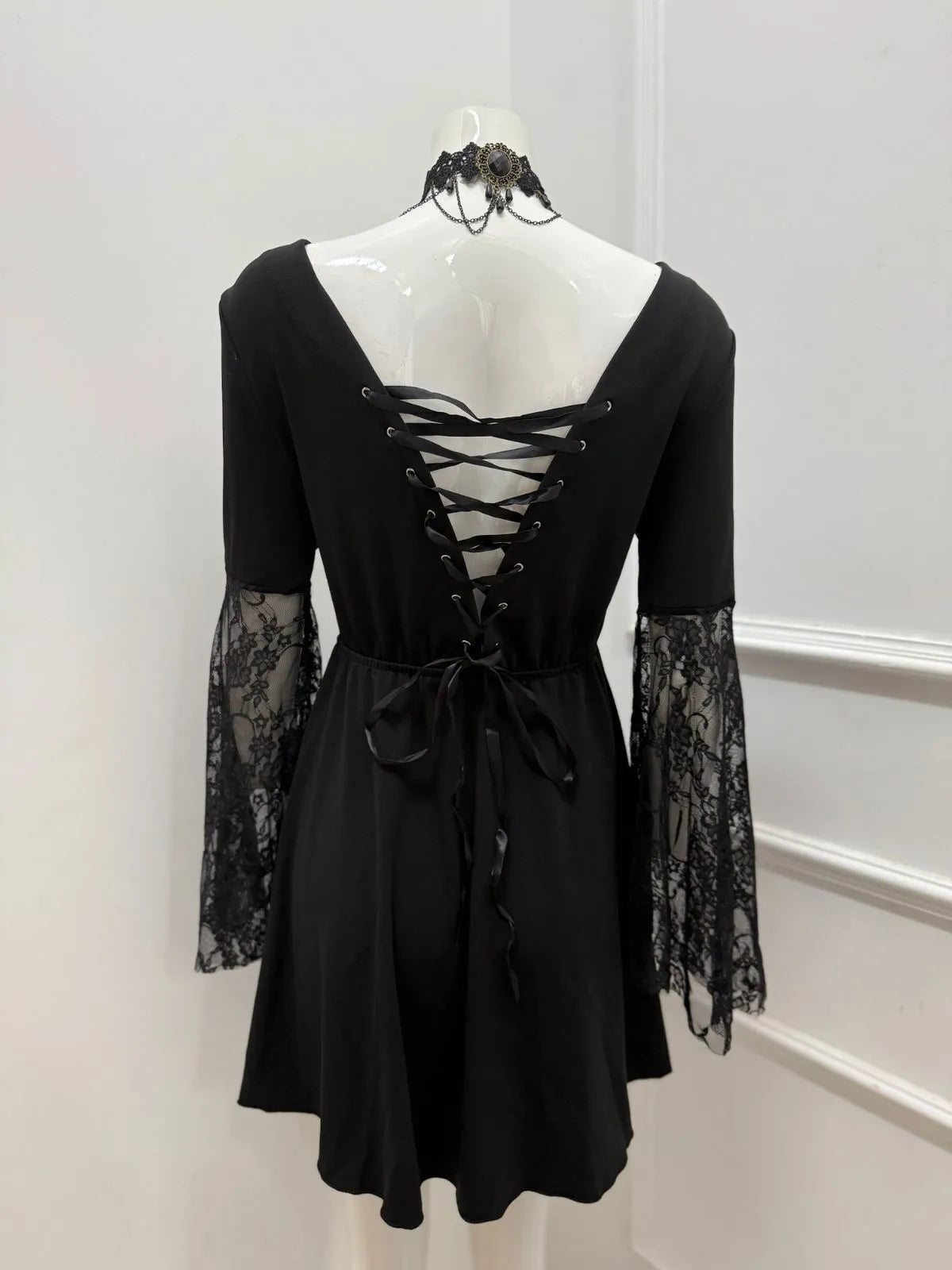 3pcs Solid Halloween Cosplay Wizard Floral Lace V-neck Lace up Flare A-line Dress Accessories Included
