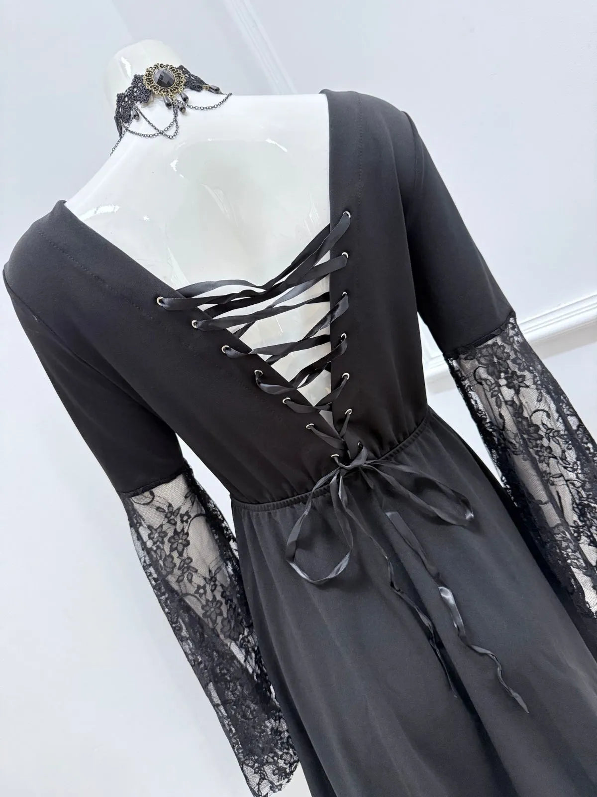 3pcs Solid Halloween Cosplay Wizard Floral Lace V-neck Lace up Flare A-line Dress Accessories Included
