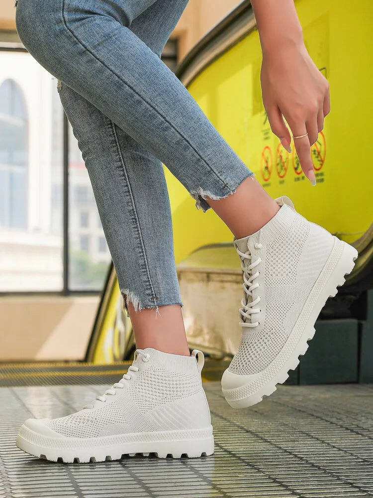 Solid Low-cup Flat Heel Fashionable Sneakers