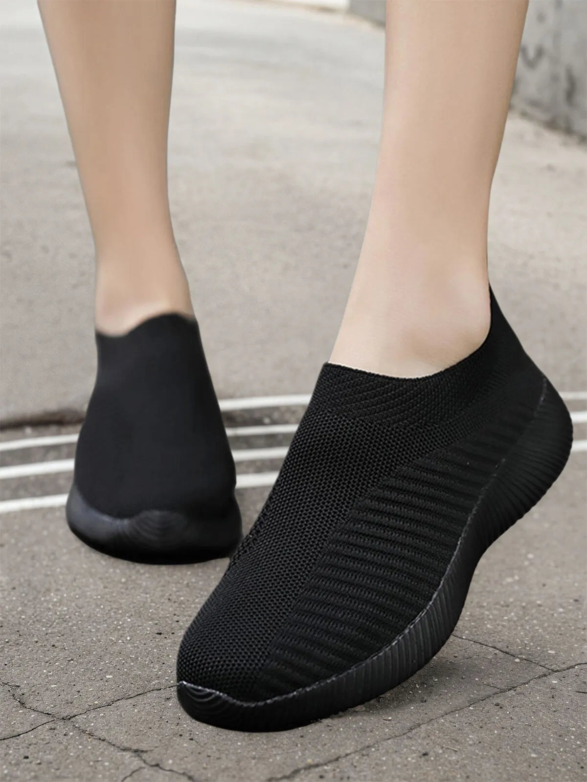 Solid Low-cut Mesh Slip-On Fashion Casual Sneakers
