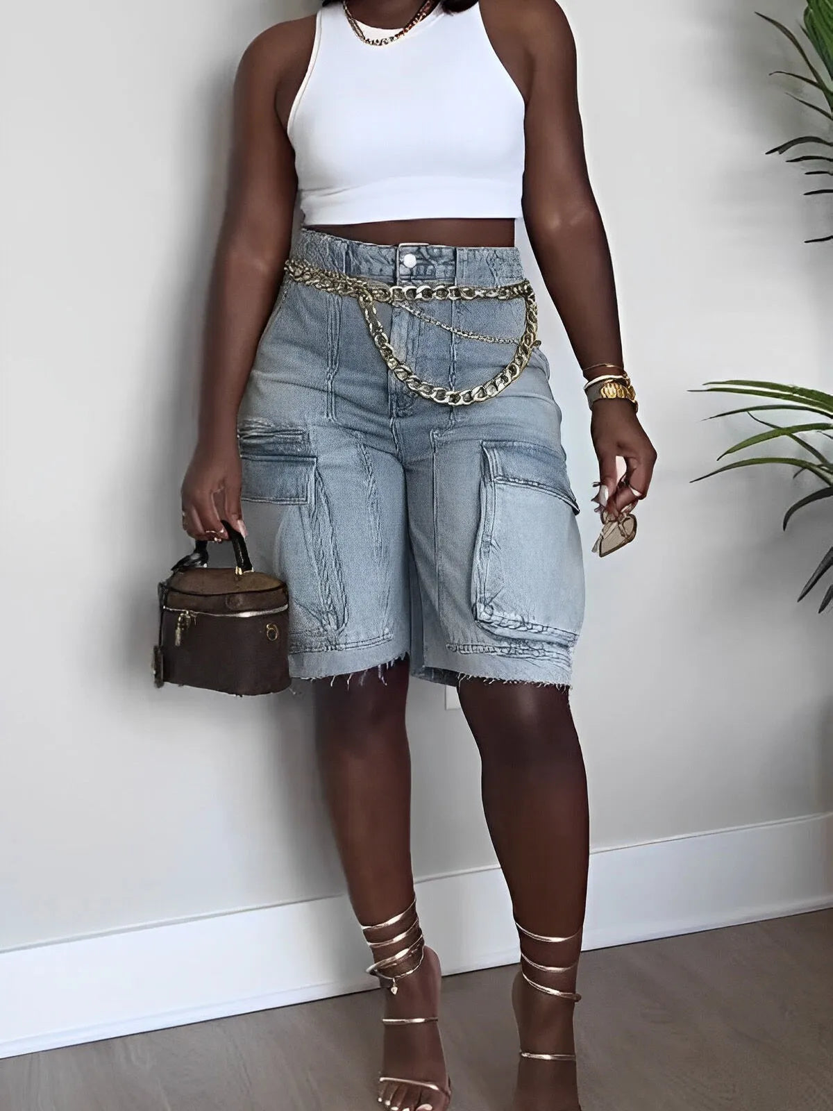 Solid Pocket Medium Rise Button Fly Denim Short Jeans