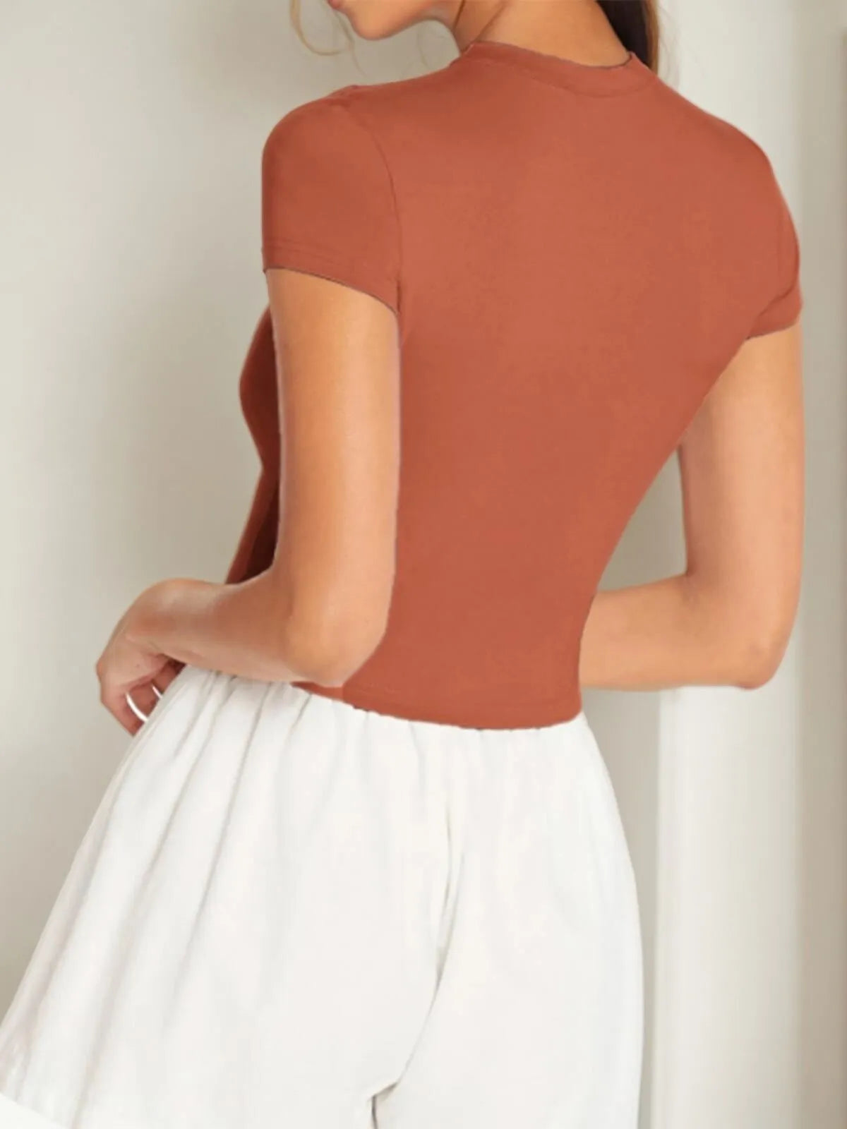 Solid Round Neck Regular Sleeve Short Sleeve T-shirt