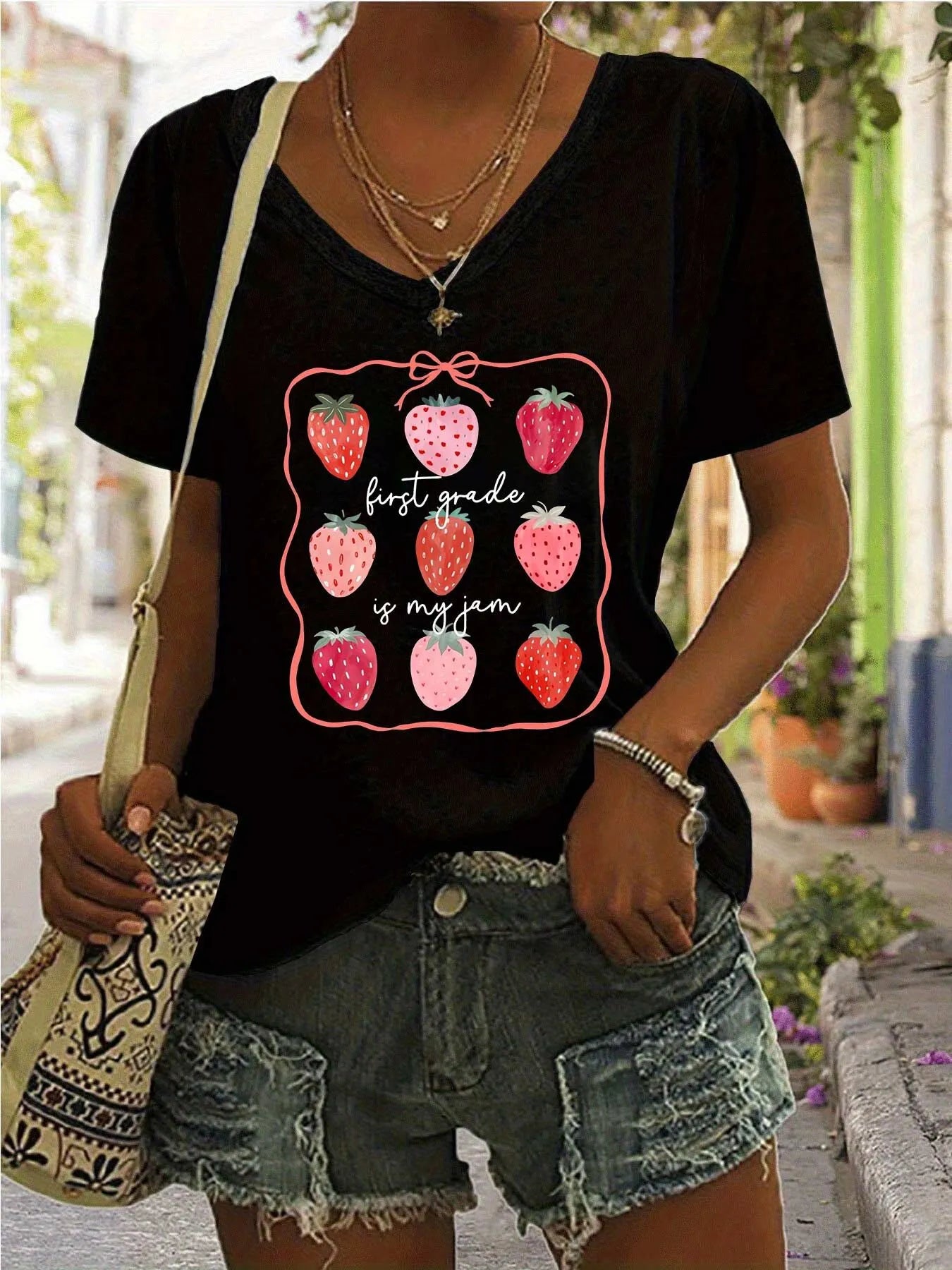 Strawberry V-neck Regular T-shirt
