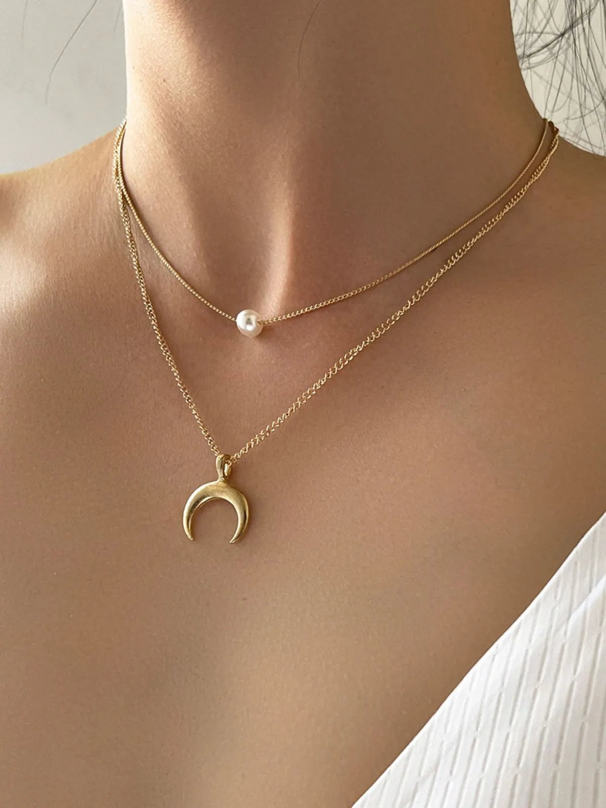 Timeless Classic Pearl Accent Zinc Alloy Yoke Layering Choker Necklace 