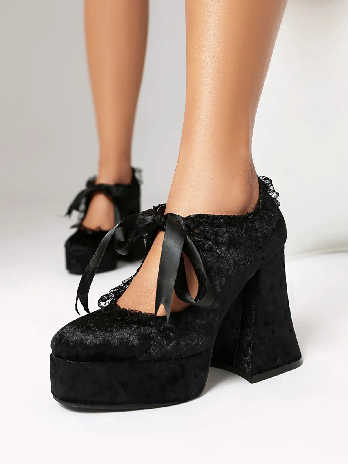 Vintage Style High Heel Round Toe Lace Flannelette Pull On Heels