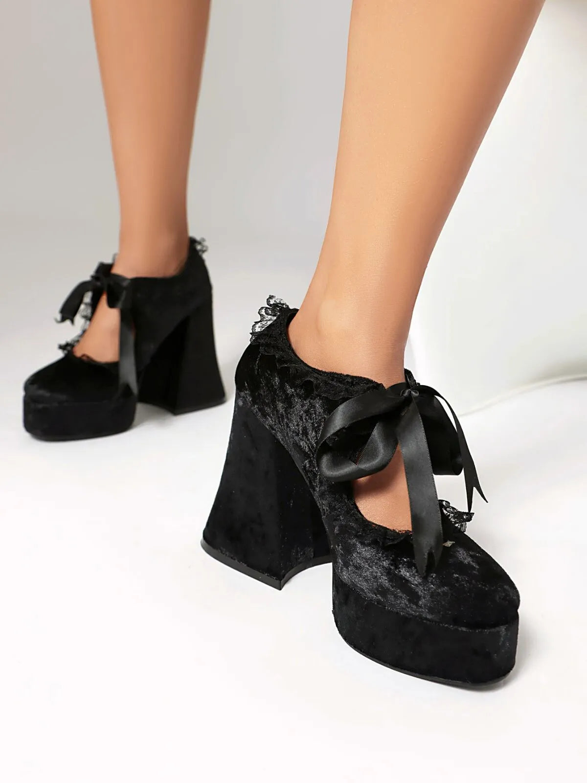 Vintage Style High Heel Round Toe Lace Flannelette Pull On Heels