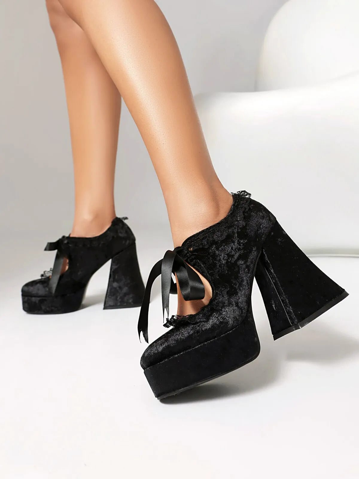 Vintage Style High Heel Round Toe Lace Flannelette Pull On Heels