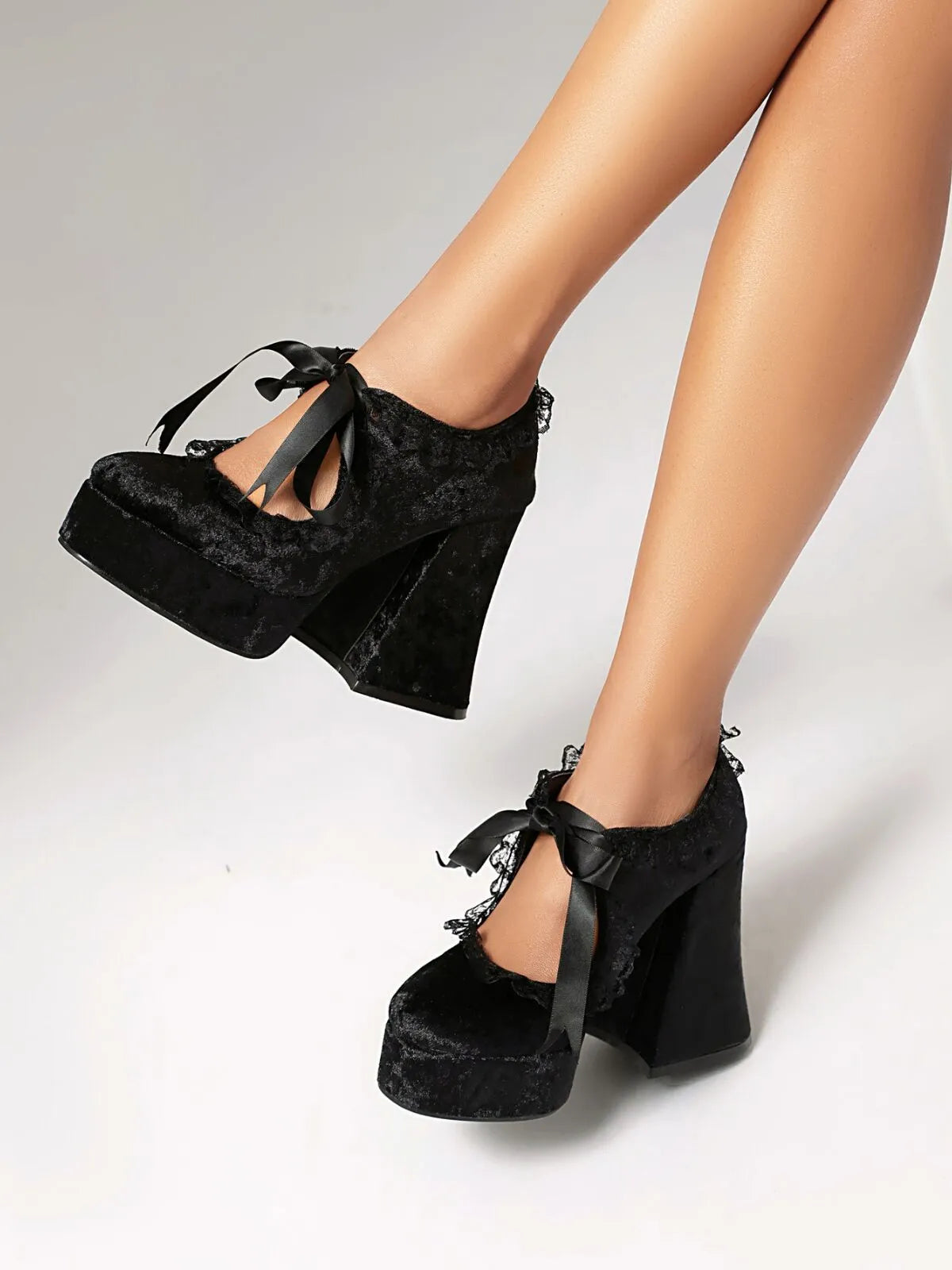Vintage Style High Heel Round Toe Lace Flannelette Pull On Heels
