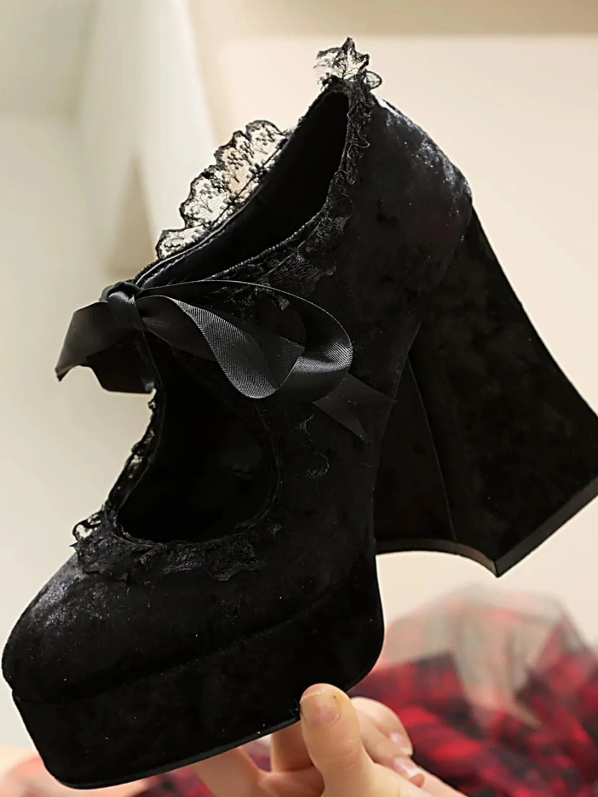 Vintage Style High Heel Round Toe Lace Flannelette Pull On Heels