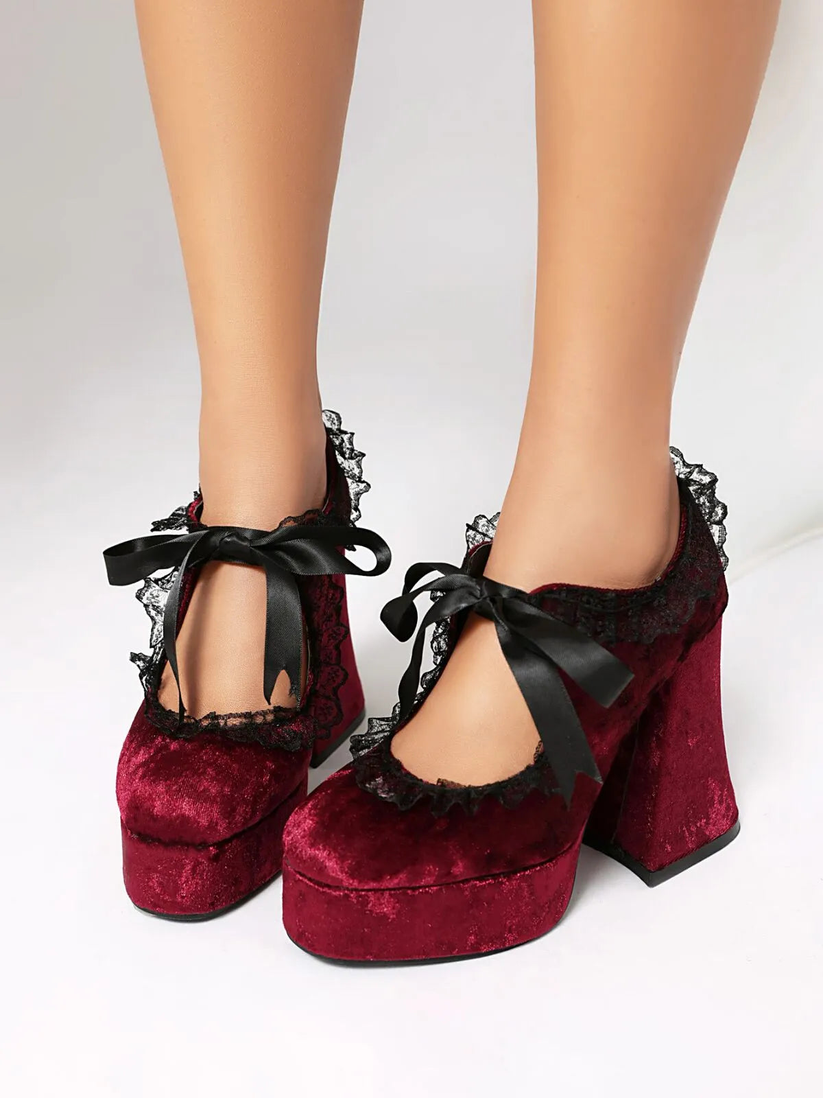 Vintage Style High Heel Round Toe Lace Flannelette Pull On Heels