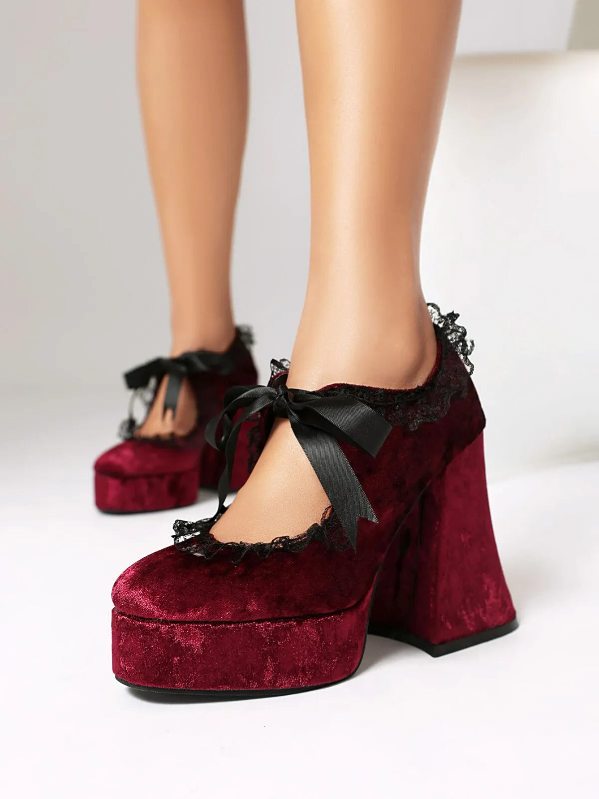 Vintage Style High Heel Round Toe Lace Flannelette Pull On Heels