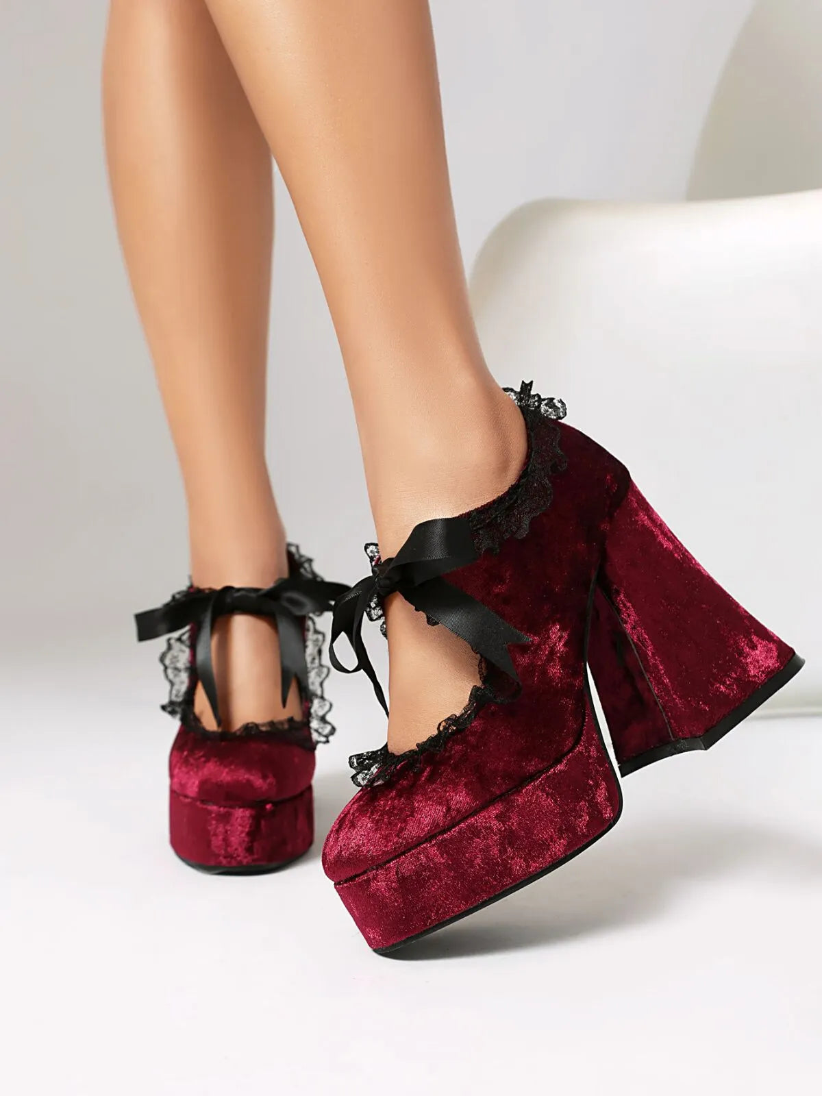 Vintage Style High Heel Round Toe Lace Flannelette Pull On Heels