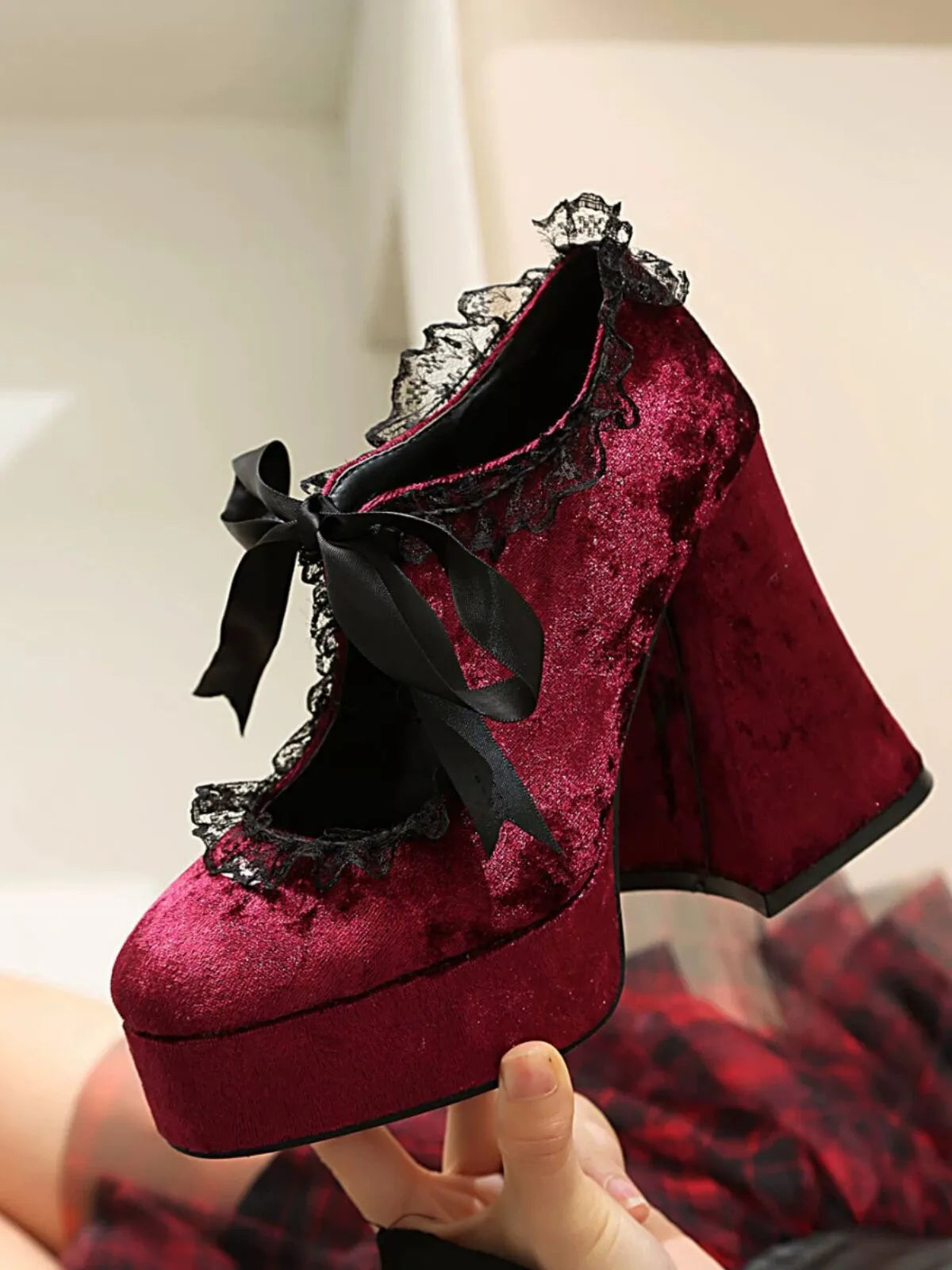 Vintage Style High Heel Round Toe Lace Flannelette Pull On Heels